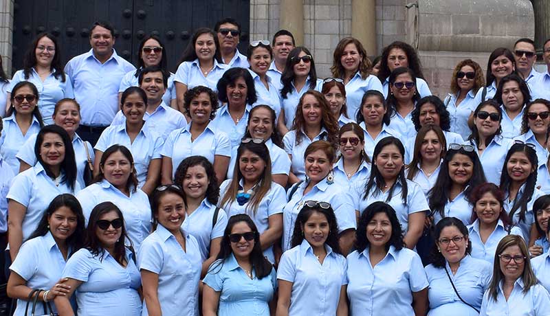 Plana docente del colegio san norberto rezando