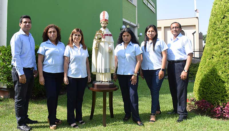 Plana docente del colegio san norberto rezando